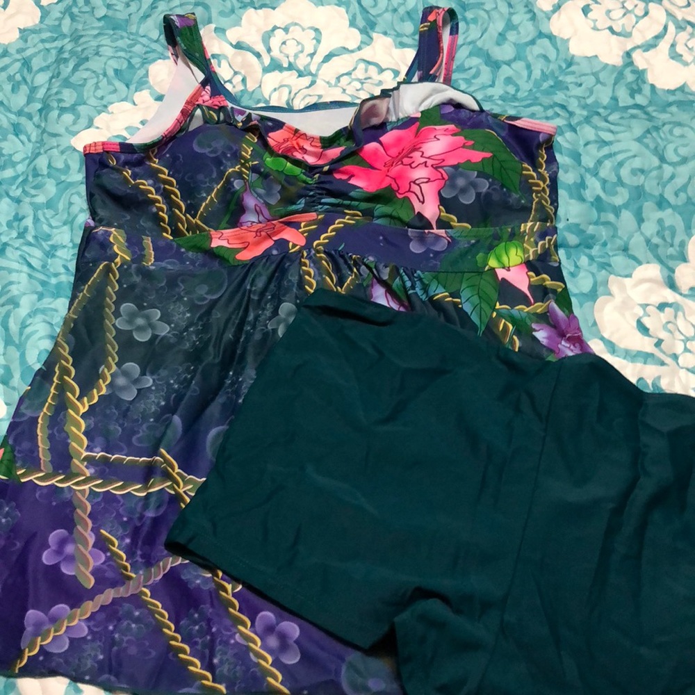 NWOT Women’s 2 piece swimsuit